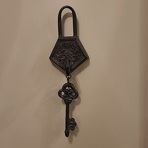 DECORATIVE Antique Style Heavy Cast Iron Hook with Hanging Key